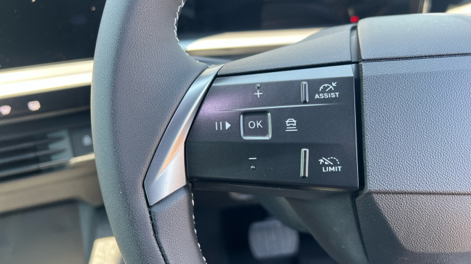 Vauxhall Grandland 157kW Design 73kWh 5dr Auto Electric Hatchback - Image 35